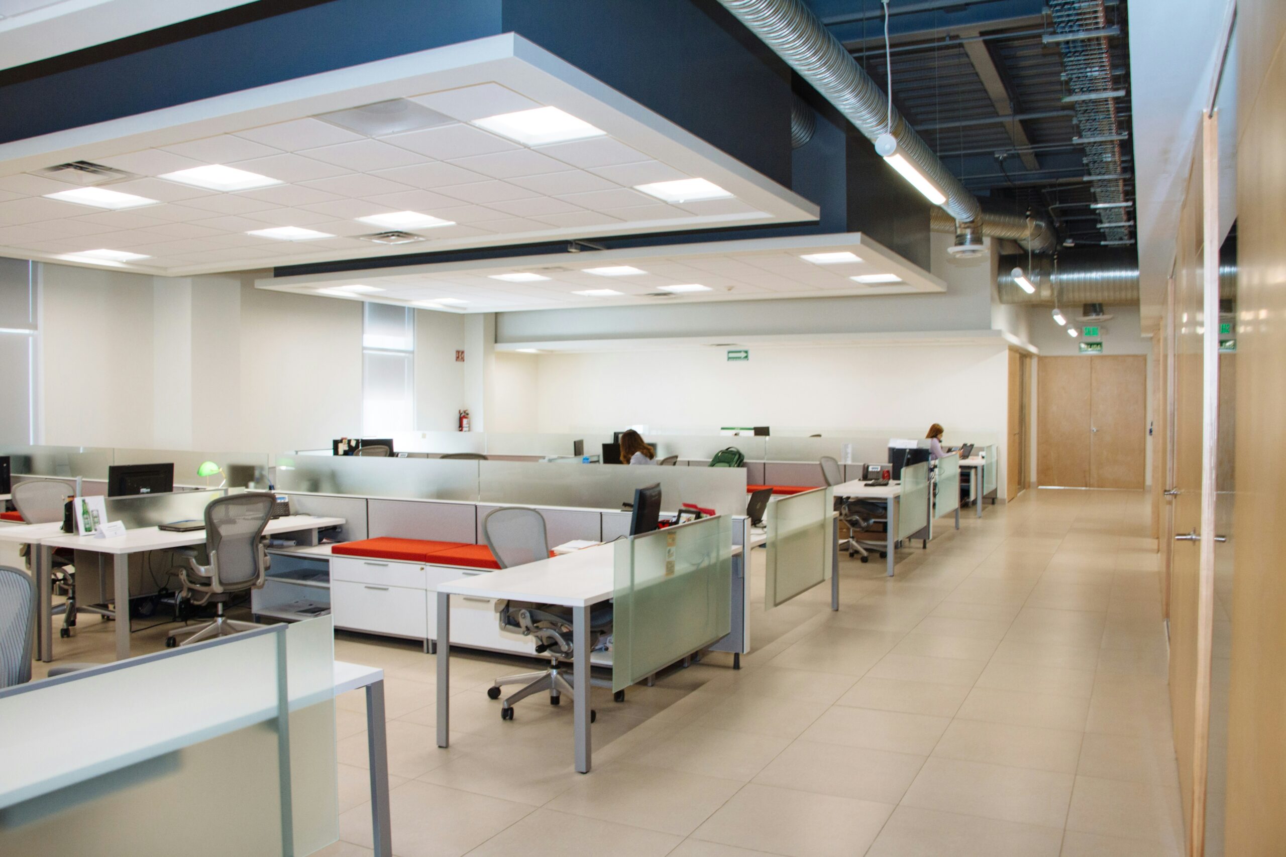 bosch-solution-6000-business-office-area - SIPKO Security Open-plan office with rows of desks