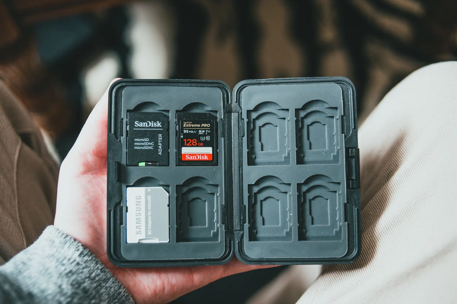 Open protective case containing memory cards - SIPKO Security Open protective case containing memory cards