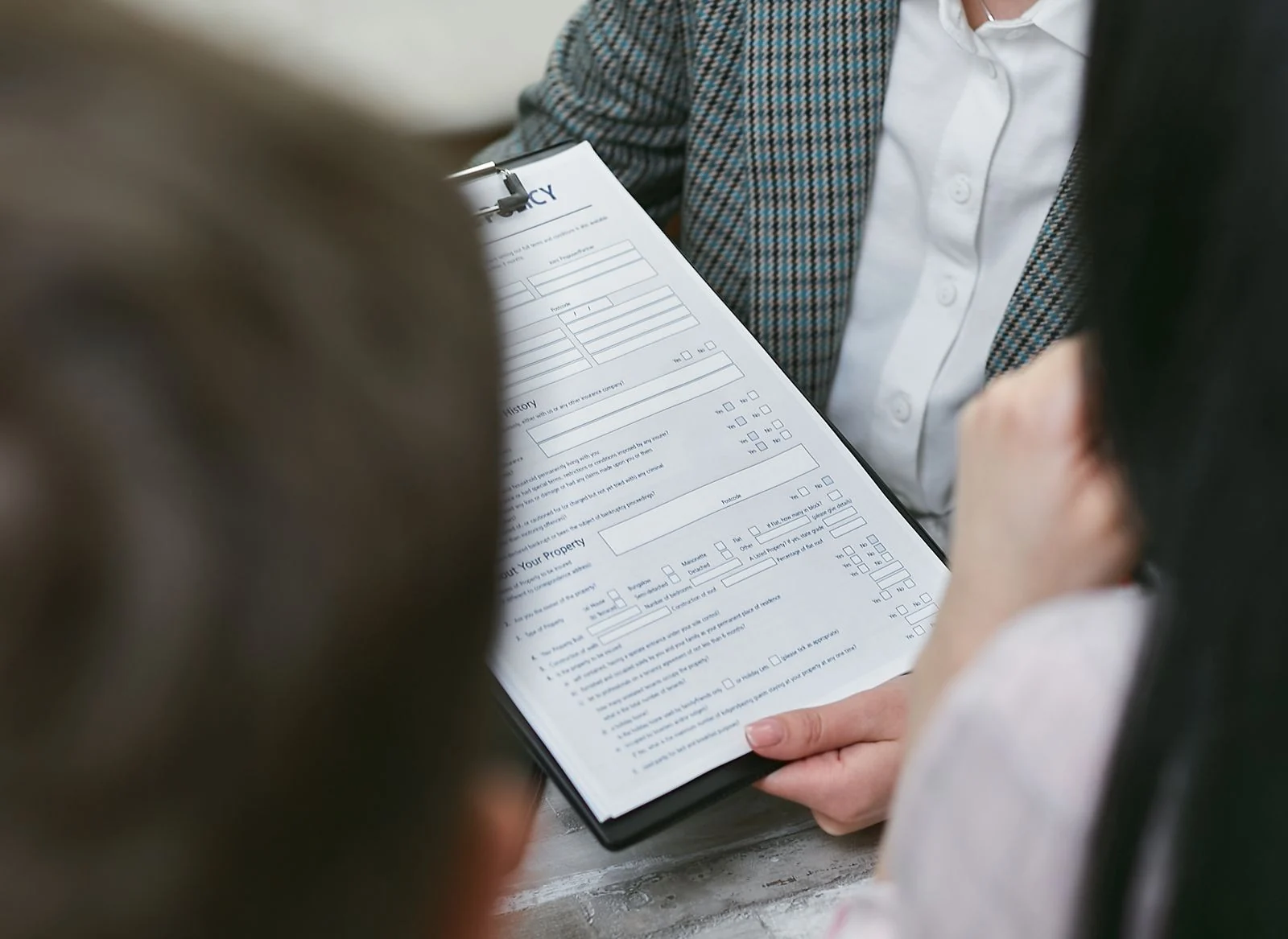 Installer guide - supporting photo 2 - SIPKO Security People reviewing a contract document together